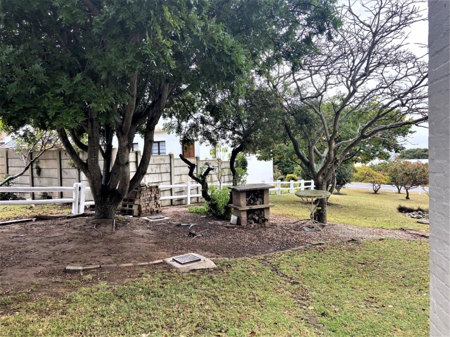 3 Bedroom Property for Sale in Wavecrest Eastern Cape